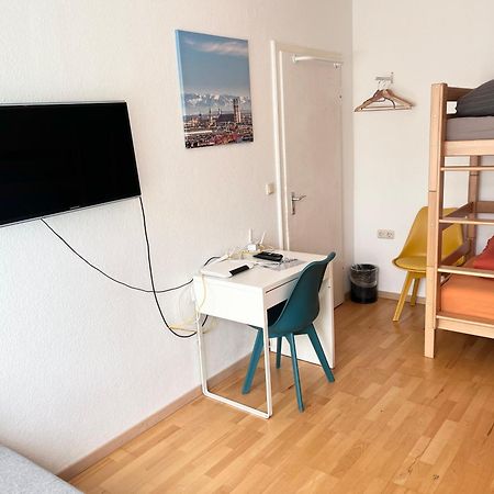 Gemuetliche Privatzimmer Mit Geteiltem Bad, Kueche Und Garten Munich Luaran gambar
